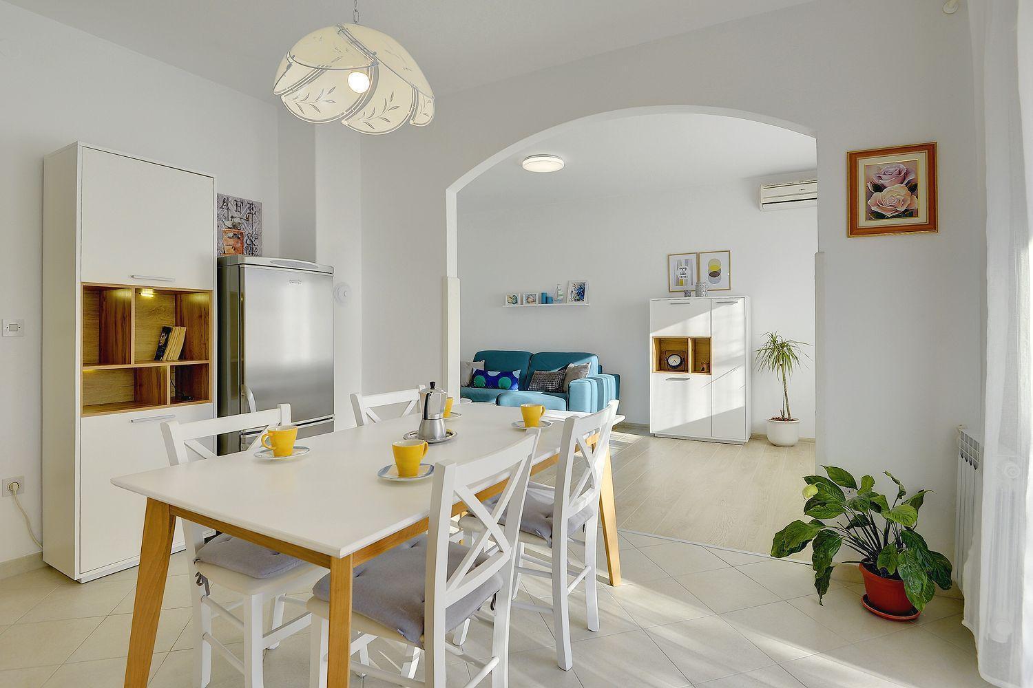 Apartment Ljuba พูลา ภายนอก รูปภาพ